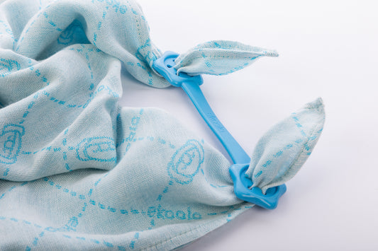 Minú and eKibby - Small Swaddle plus Bib Holder - Blue
